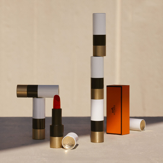 카카오톡 선물하기에서 럭셔리의 대명사 에르메스의 뷰티 제품을 만날 수 있다. 사진은 루즈 에르메스. <카카오커머스 제공>